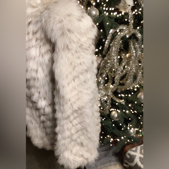 Saga Fox luxury coat Size Small/Medium - Picture 4 of 16